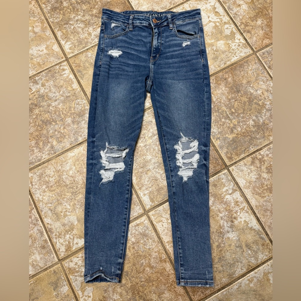 NWOT American Eagle Outfitters Distressed Medium Wash Jeand